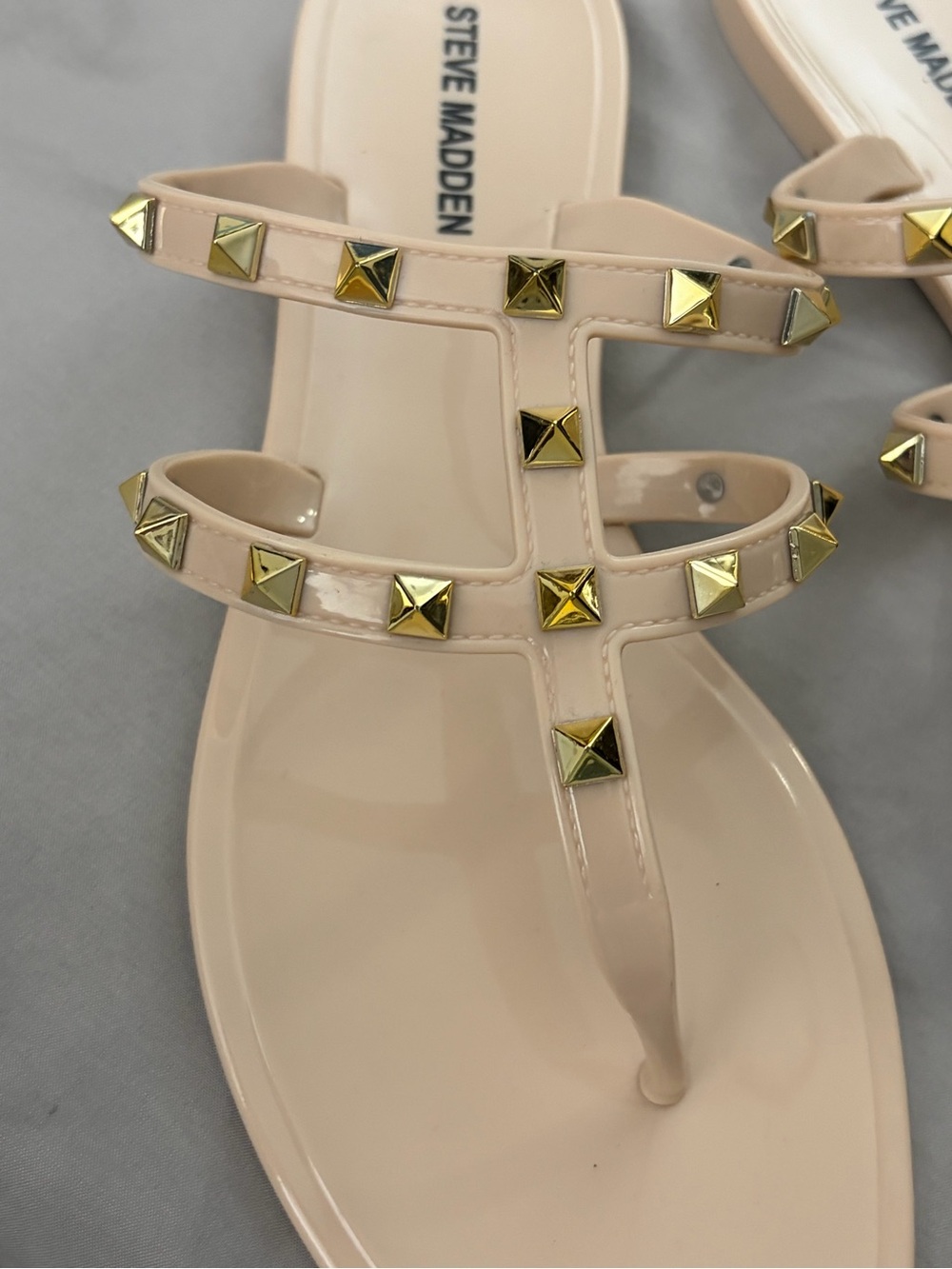 Steve Madden Beige Jelly Sandals with Gold Pyramid Studs 10 - Picture 4 of 5